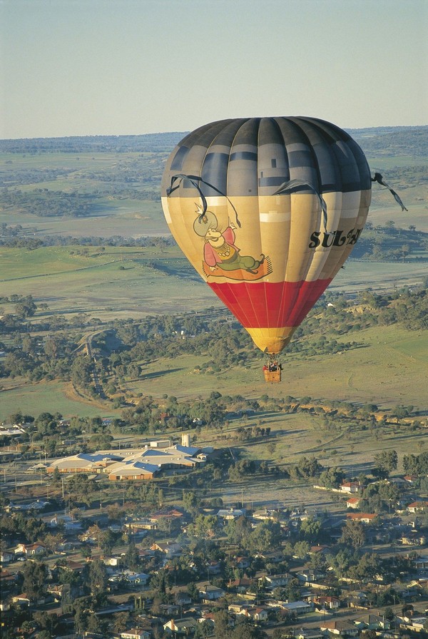 Kamu juga dapat menikmati alam Australia Barat dari ketinggian, yakni menggunakan balon udara (Tourism Western Australia) Kamu juga dapat menikmati alam Australia Barat dari ketinggian, yakni menggunakan balon udara (Tourism Western Australia)