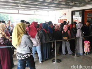 Tiket Prameks Gratis, Warga Berjubel Penuhi Stasiun Kutoarjo