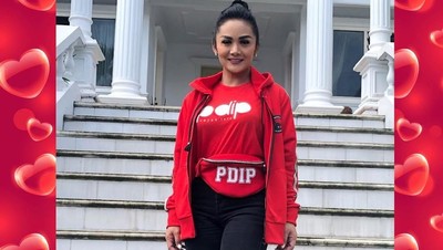 Gaya Caleg Krisdayanti Saat Blusukan, Stylish Pakai High Heels