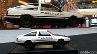 Mobil legendaris itu dipajang bersama mobil-mobil legendaris lainnya dari Toyota seperti Tiara, Kijang Doyok, Hardtop dan Starlet. Deretan mobil itu menarik perhatian pengunjung mall untuk memadati pameran bertajuk 58th Nasmoco Anniversary - Parade Mobil Impian.