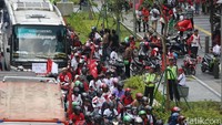 Para pendukung Jokowi-Maruf Amin menggelar konvoi dari arah Bundaran HI-Sudirman-Senayan.