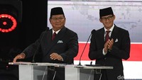 Menjelang Pilpres 2019, Prabowo kian kritis mengkritik pemerintahan Jokowi. Hingga kemudian Prabowo maju lagi sebagai capres. Eks Danjen Kopassus itu kali ini menggandeng Sandiaga Uno untuk menjadi pasangannya. Namun, Prabowo kalah lagi. (Foto: Antara Foto/Wahyu Putro A).