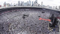 Tak ada bendera partai yang menghiasi bagian dalam Stadion Utama Gelora Bung Karno dalam Konser Putih Bersatu.