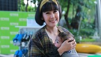 Dalam sebuah acara, ia juga mengajak Anara Langit Adria Respati. Foto: Ismail/detikHOT