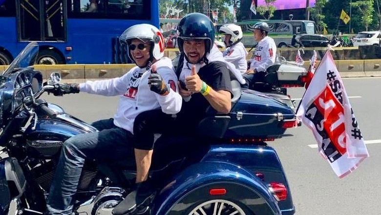 Foto: Bamsoet bersama Crazy Rich Priok berangkat ke konser putih Jokowi. (Dok Bamsoet). Foto: Bamsoet bersama Crazy Rich Priok berangkat ke konser putih Jokowi. (Dok Bamsoet).