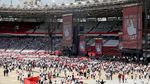 Potret Pendukung Jokowi Jelang Konser Putih Bersatu di Dalam Stadion GBK
