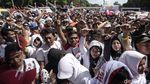 Penampakan Kubu Jokowi-Amin Penuhi Luar Stadion GBK