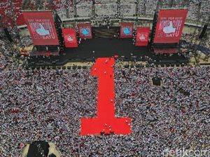 Slank Hangatkan Panggung Konser Putih Bersatu: Nyanyi hingga Iringi Selawat