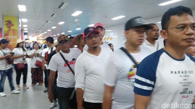  Massa pendukung Jokowi bergerak dari Bundaran HI ke GBK, Sabtu (13/4/2019)