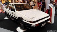 Bagi penggemar anime atau animasi Jepang pasti tidak asing dengan serial balap Initial D. Nah, di Semarang mobil tokoh utama Takumi, Toyota  AE86 dipajang di Mall Paragon, Sabtu (13/4/2019).