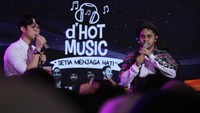 Yovie & Nuno menutup penampilannya dengan begitu manis. Foto: Rifkianto Nugroho