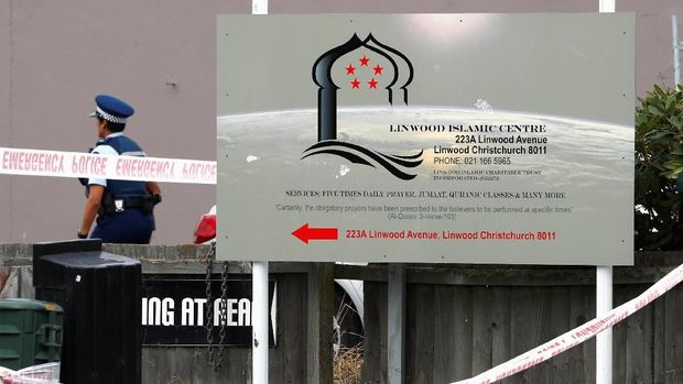 Masjid Linwood di Christchurch masih digaris polisi dalam foto ayng diambil 18 Maret lalu