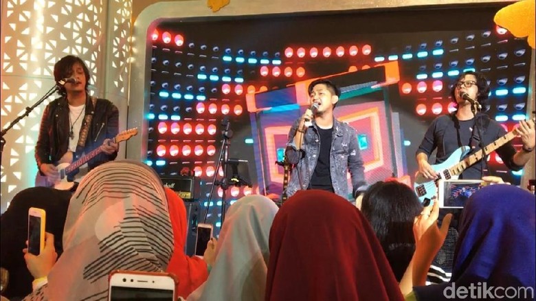Kanda Brothers Awali Performance Lewat Kala Cinta Menggoda di dHot Music Kanda Brothers Awali Performance Lewat Kala Cinta Menggoda di dHot Music