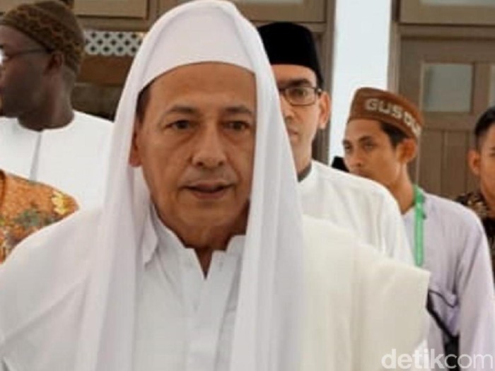 Habib Luthfi bin Yahya Habib Luthfi bin Yahya di Pekalongan, (8/4/2019)