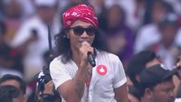 Tiga lagu dibawakan Slank di atas panggung. Foto: Istimewa