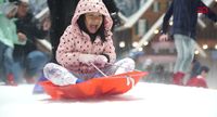 Mau Foto di Tengah Hamparan Salju? Yuk, Liburan Trans Snow World