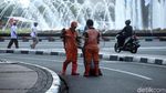 PPSU Bersihkan Bundaran HI Usai Konvoi Kampanye Akbar - 01