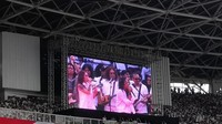 Kolaborasi di panggung Konser Putih dilanjutkan dengan tampilnya Barry Likmahuwa, Iwa K, Saykoji, Carlo Sabba dan lain-lain. Mereka tergabung dalam Hip Hop dan R&B Bersatu. Foto: Dyah Paramita Saraswati