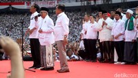 Cawapres nomor urut 01 Maruf Amin berpidato di hadapan para pendukung di Konser Putih Bersatu di GBK. Pool/Pradita Utama/Dok. Detikcom.