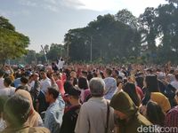 Pencoblosan di Malaysia, WNI Membeludak di Depan KBRI