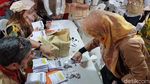 Potret WNI di Kuala Lumpur Berbondong-bondong Nyoblos di KBRI