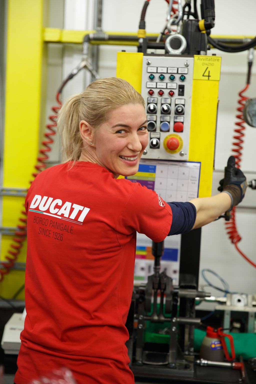 Pekerja Wanita di Pabrik Ducati