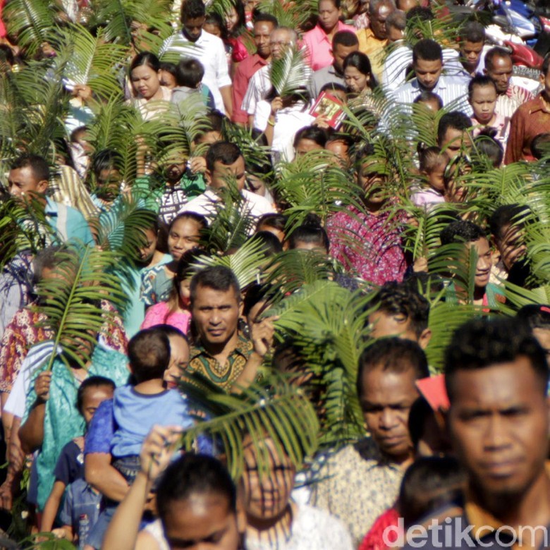 Umat Katolik di Timika Gelar Perarakan Minggu Palma Umat Katolik di Timika Gelar Perarakan Minggu Palma