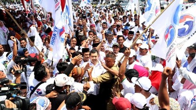Ribuan Massa Tumpah Ruah di Bazar Murah Karawang