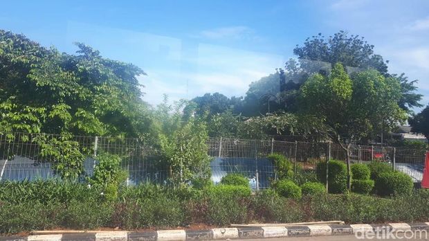 Mampang 'Bersih', Pamflet Kampanye Masih Ada di Sejumlah Titik di Jaksel