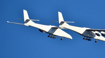 Para konglomerat yang saat ini berlomba membuat pesawat antariksa berpeluang membeli Stratolaunch. Foto: Reuters