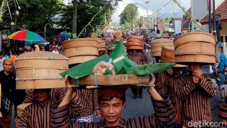 Ribuan Warga Hadiri Grebek Sadranan di Cepogo, Boyolali Ribuan Warga Hadiri Grebek Sadranan di Cepogo, Boyolali