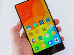 Nostalgia Xiaomi Mi Mix Generasi Pertama: Aneh Tapi Gahar