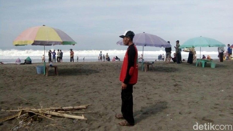 Seorang Remaja Hilang Terseret Ombak Pantai Kebumen