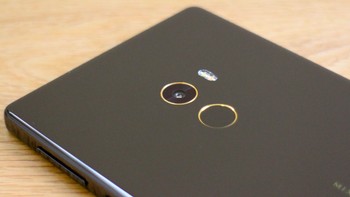 Kamera belakangnya tunggal dengan resolusi 16 megapixel yang sudah memadai pada saat itu. Foto: Tech Advisor