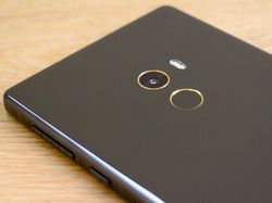 Nostalgia Xiaomi Mi Mix Generasi Pertama: Aneh Tapi Gahar