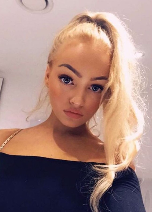 Nama Lauryn Cook menjadi populer saat ia bekerja sebagai pengasuh anak untuk artis Katie Price. Wanita 19 tahun ini menjaga kelima anak Katie. Foto: Dok. Lauryn Cook