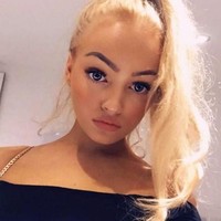 Nama Lauryn Cook menjadi populer saat ia bekerja sebagai pengasuh anak untuk artis Katie Price. Wanita 19 tahun ini menjaga kelima anak Katie. Foto: Dok. Lauryn Cook