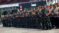Para pejabat utama Mabes Polri, Mabes TNI, Polda Metro Jaya dan Kodam jaya hadir dalam apel tersebut.