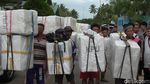 Melihat Para Kijang Jalan Kaki 13 Km Bawa Kotak Suara Pemilu