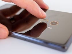 Nostalgia Xiaomi Mi Mix Generasi Pertama: Aneh Tapi Gahar