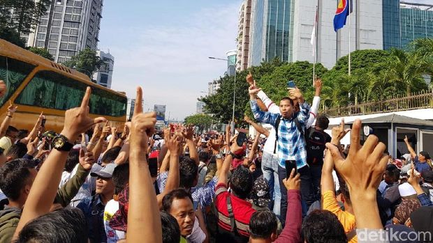 Pencoblosan di Malaysia, WNI membeludak di depan KBRI