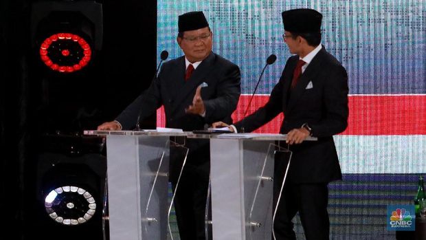 Capres no urut 02 Prabowo Subiato dan Cawapres Sandiaga Uno di acara debat kelima Capres dan Cawapres Pilpres 2019 di Golden Ballroom Hotel Sultan, Jakarta, Sabtu (13/4). (²©²ÊÍøÕ¾/Muhammad Sabki) Capres no urut 02 Prabowo Subiato dan Cawapres Sandiaga Uno di acara debat kelima Capres dan Cawapres Pilpres 2019 di Golden Ballroom Hotel Sultan, Jakarta, Sabtu (13/4). (²©²ÊÍøÕ¾/Muhammad Sabki)