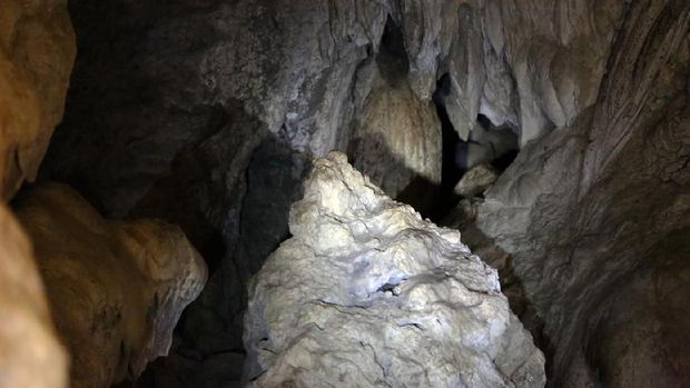 Gua Batu Cermin Wisata Ke Perut Bumi Di Labuan Bajo Gua Batu Cermin Wisata Ke Perut Bumi Di Labuan Bajo