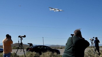 Bukan tak mungkin Jeff Bezos, Elon Musk atau Richard Branson bakal jadi pemilik selanjutnya. Foto: Reuters