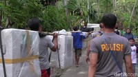 Sebutan kijang dialamatkan ke para pemikul kotak suara di Gorontalo.