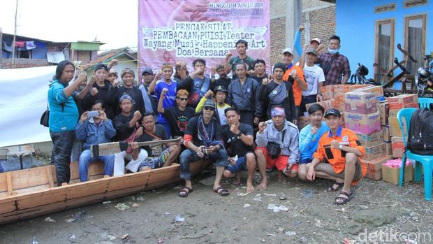 Doa Seniman Untuk Warga Melalui 'Bandung Lautan Banjir'