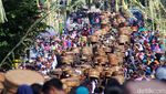 Warga Boyolali Tumpah Ruah Hadiri Grebek Sadranan