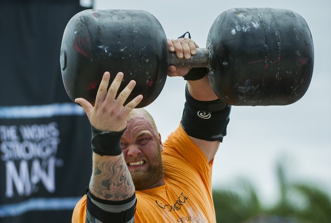 Hafbor Julius Bjornsso. Tubuh kekar aktor asal Islandia ini ternyata sangat berperan dalam profesinya sebelum bergabung dalam Game of Thrones. Pria yang memegang gelar Worlds Strongest Man tersebut dikatakan sempat bekerja sebagai satpam sebuah bank. Pemeran Ser Gregor The Mountain Clegane ini juga pernah menjadi atlet basket di awal 2000-an. Foto: Getty Images