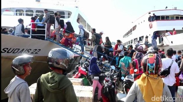 Mudik untuk Nyoblos, Warga di Kendari Padati Pelabuhan