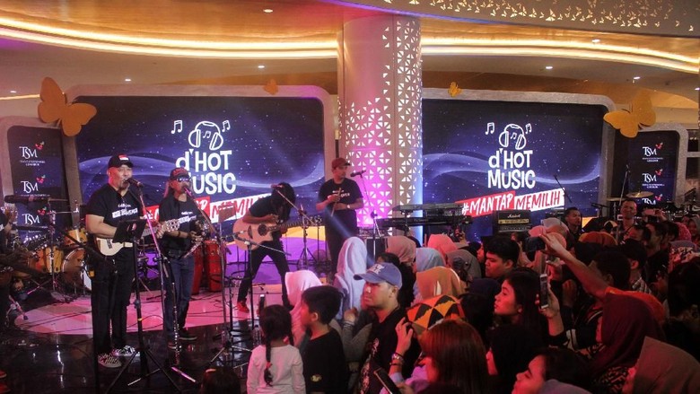 Aksi Jenaka Orkes Pengantar Minum Racun di dHot Music #MantapMemilih Aksi Jenaka Orkes Pengantar Minum Racun di dHot Music #MantapMemilih